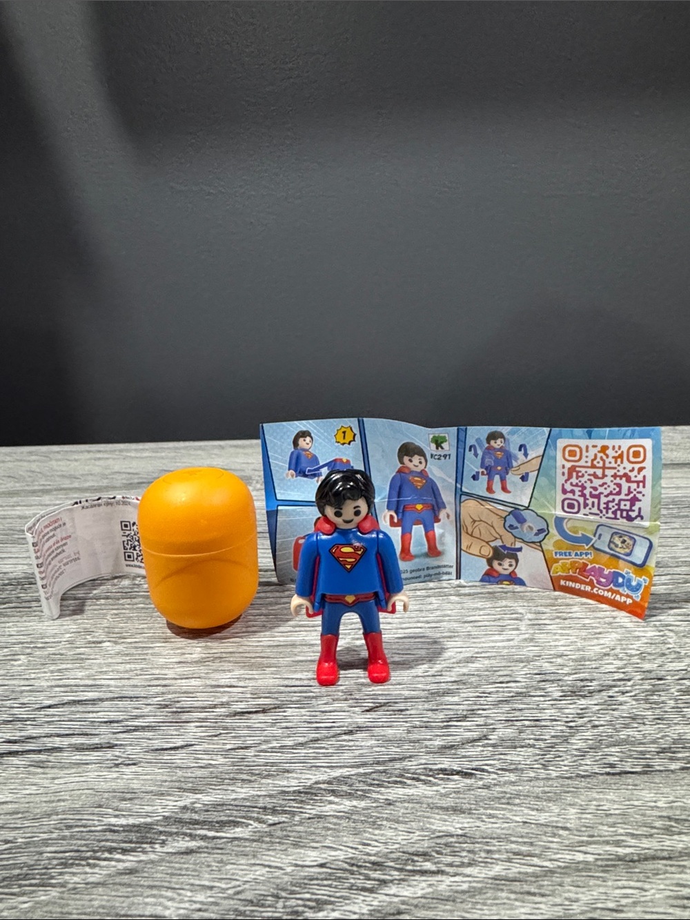 Kinder Surprise | Playmobil DC Comics: Superman (2025) - Mini Collectible Figure